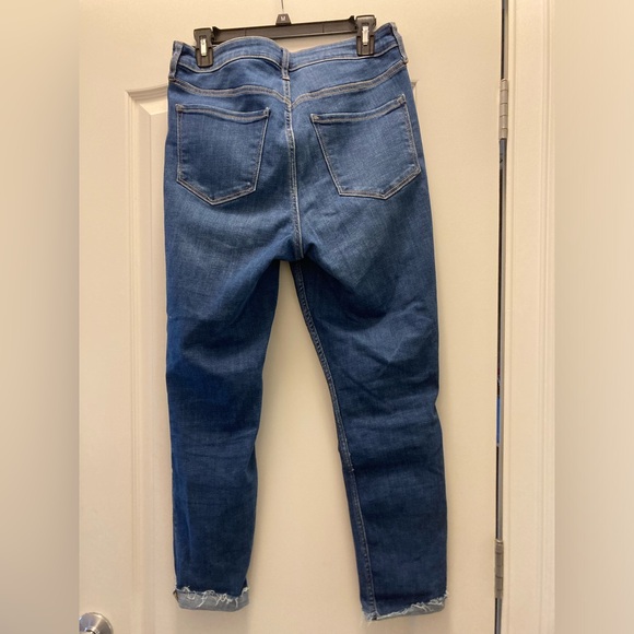 Old Navy Rockstar Super Skinny Extra High- Rise with 360° Stretch - Size 10 - Picture 2 of 6